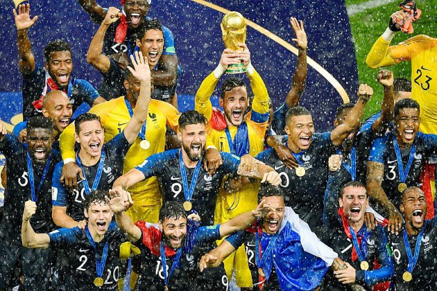 Mondial-2018: les Bleus en route, la France attend ses héros