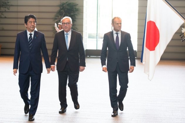 Face à Trump, l'UE et le Japon scellent un accord commercial "historique"