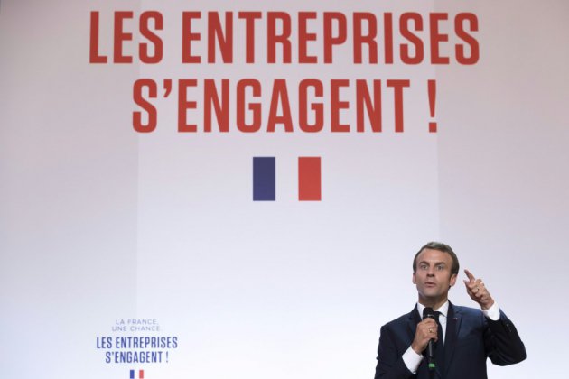 Macron mobilise les grands patrons pour les jeunes des quartiers