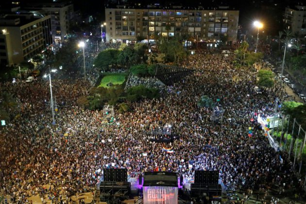 Des milliers d'Israéliens dans la rue contre une loi interdisant la GPA aux couples gays