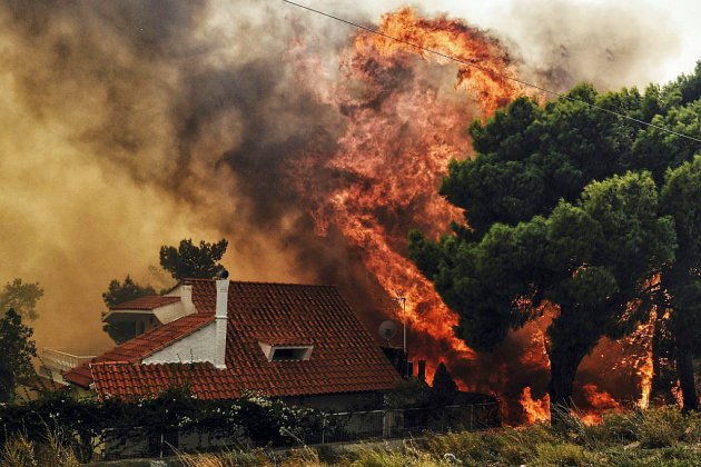 La Grèce sous le choc face aux incendies: 50 morts dont des enfants