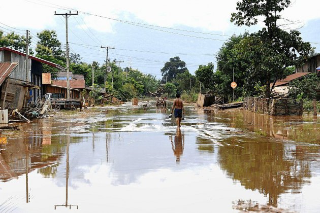 Barrage effondré au Laos: la colère monte au quatrième jour de recherche des disparus