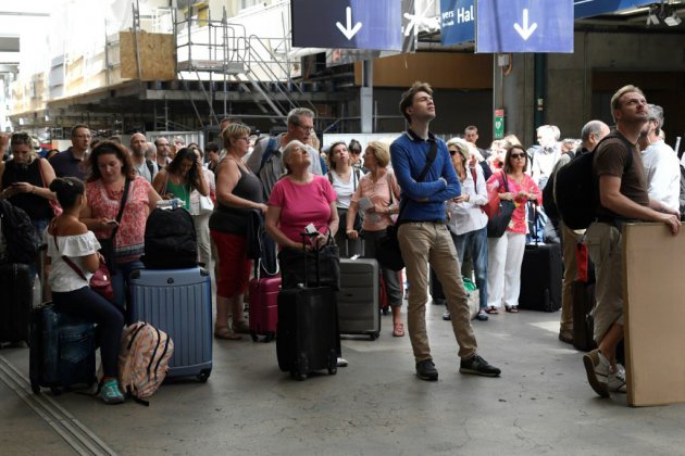 Montparnasse: les voyageurs s'adaptent dans le calme à une circulation réduite