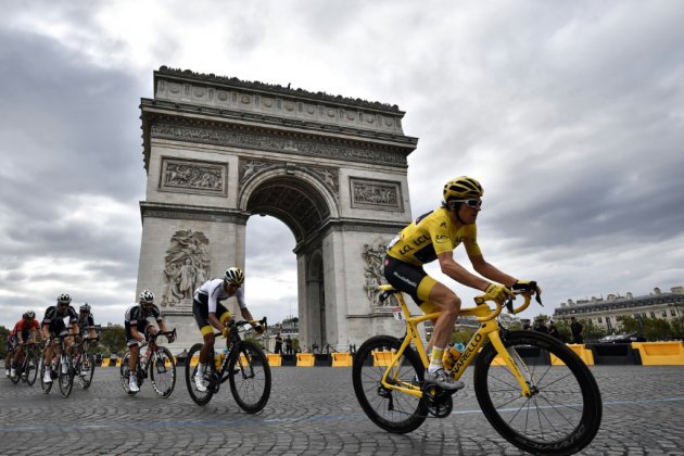 Tour de France: Geraint Thomas remplace Chris Froome en haut des "Champs"