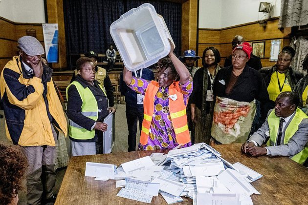 Elections au Zimbabwe: les deux principaux rivaux affirment être en tête