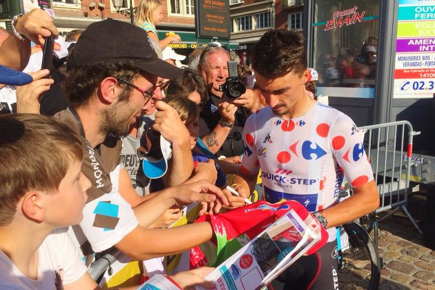 Lisieux. Cyclisme : Julian Alaphilippe et les stars du Tour de France enchantent Lisieux