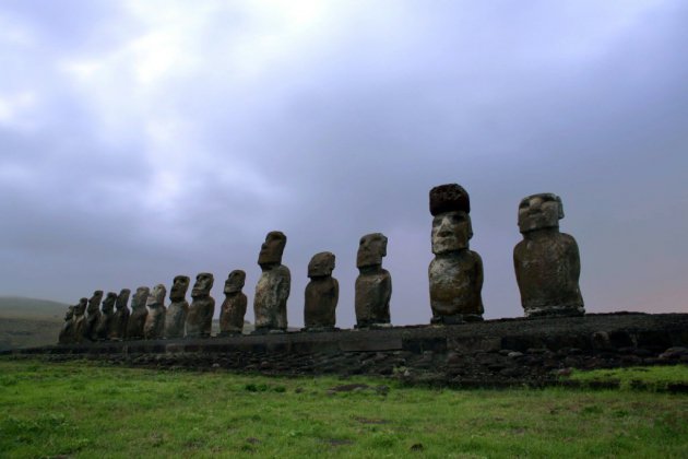 Le Chili limite l'accès à l'île de Pâques menacée par la surfréquentation touristique