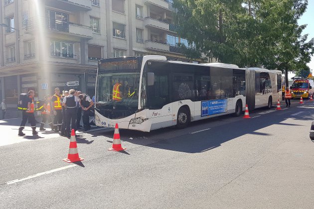 Rouen. À Rouen, un accident entre un bus et une voiture