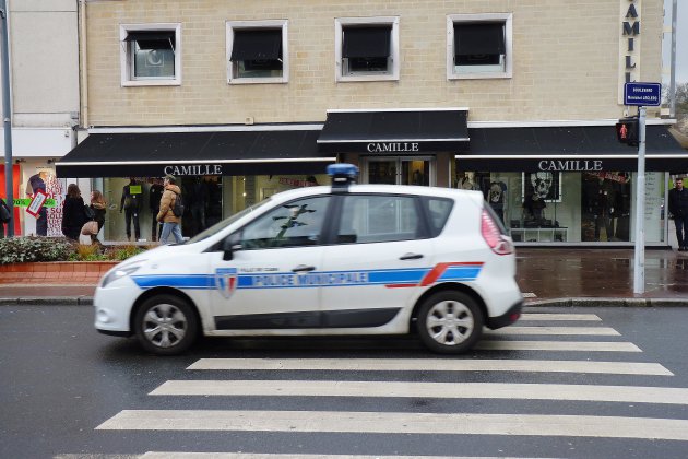 Saint-Aubin-sur-Mer. Calvados : interpellée pour vol en récidive elle injurie les policiers