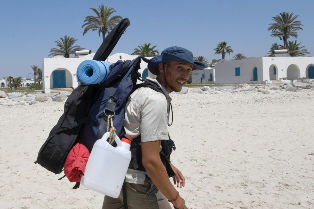 Sous la canicule, 300 km à pied pour nettoyer les plages tunisiennes