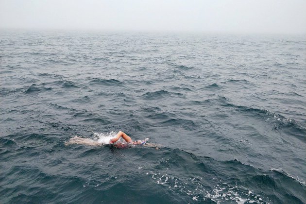 Cherbourg. Traversée de la Manche à la nage : déjà 14 kilomètres parcourus !