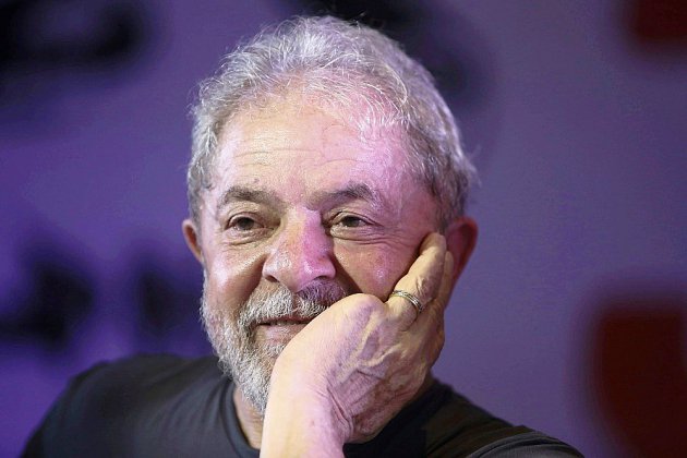Brésil: Lula, ou l'art de grimper dans les sondages derrière des barreaux