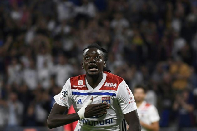 Ligue 1: Lyon bat Strasbourg 2-0 et recolle au groupe de tête