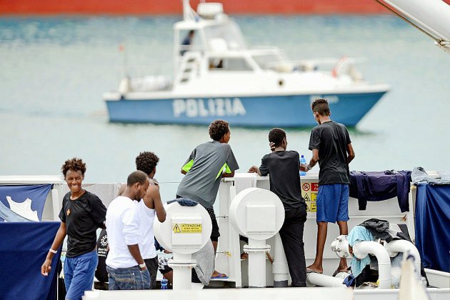 Italie: tous les migrants à bord du Diciotti ont débarqué