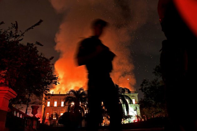 Un incendie ravage le Musée National de Rio de Janeiro, joyau culturel du Brésil