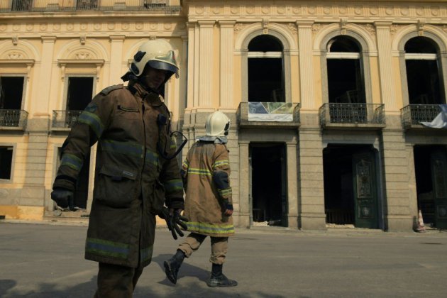 Les Brésiliens indignés après l'incendie du Musée national de Rio