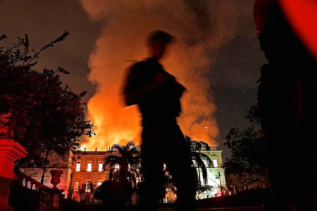 Colère et émotion au Brésil après l'incendie d'un musée emblématique
