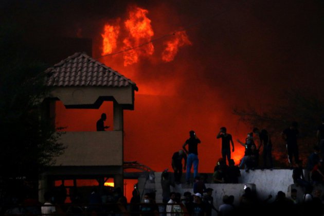 Crise en Irak: après une nuit de feux, réunion d'urgence du Parlement samedi