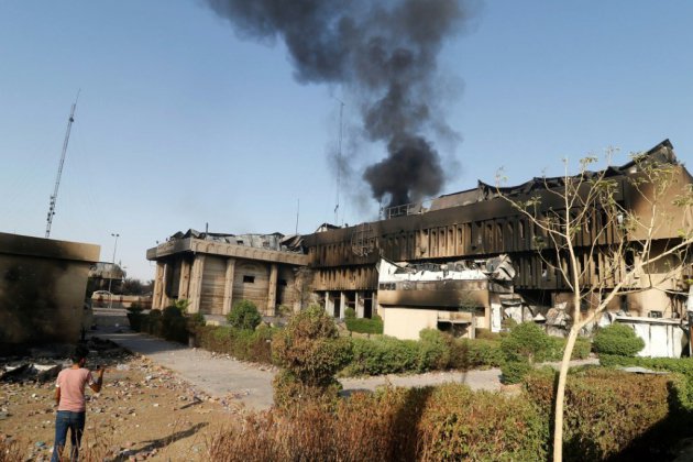 A Bassora à feu et à sang, des Irakiens brûlent le consulat d'Iran