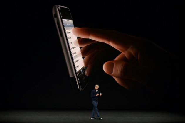 Nouvelle salve d'iPhone attendue mercredi, sur fond de marché saturé