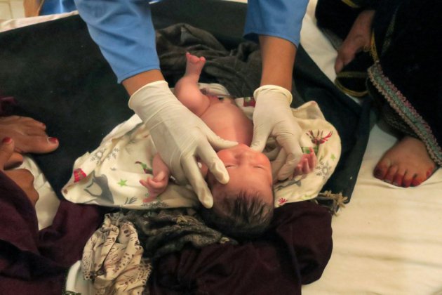 "Ici on sauve des vies": dans l'usine à bébés de MSF en Afghanistan