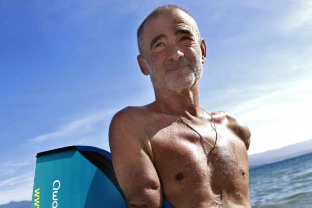 Amputé des deux bras, le nageur Thierry Corbalan boucle le tour de Corse à la nage en 6 jours