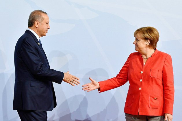 Merkel et Erdogan affichent une timide détente entre leurs deux pays