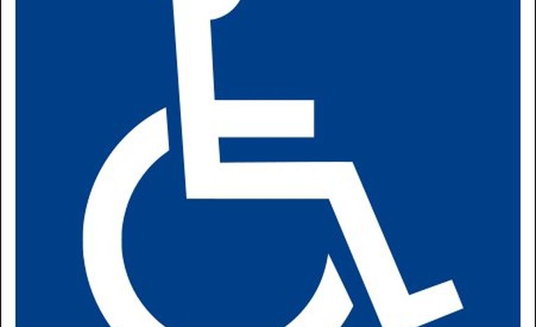Handicap : des parents manifestent contre le manque de places dans la Manche