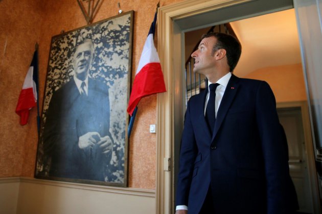 A Colombey, Macron loue la Ve République car elle "permet d'avancer"