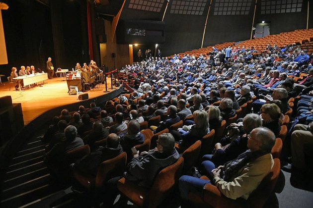 Au Zénith d'Amiens transformé en salle d'audience, 800 ex-Goodyear contestent leurs licenciements