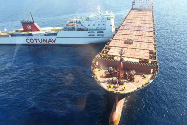Collision entre deux navires en Corse: une traînée, sans doute de l'hydrocarbure, s'échappe dans la mer