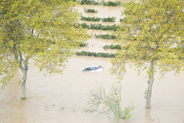 Inondations: l'Aude meurtrie panse ses plaies