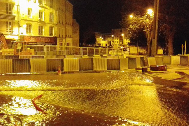 Caen. [Photos] Caen : la place de la mare en partie… sous les eaux !