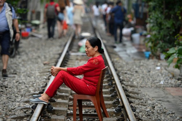 À Hanoï, le vieux chemin de fer construit par les Français enchante les touristes