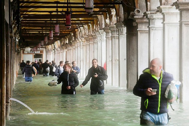 Tempête en Italie: trois morts, Venise sous l'eau, écoles fermées