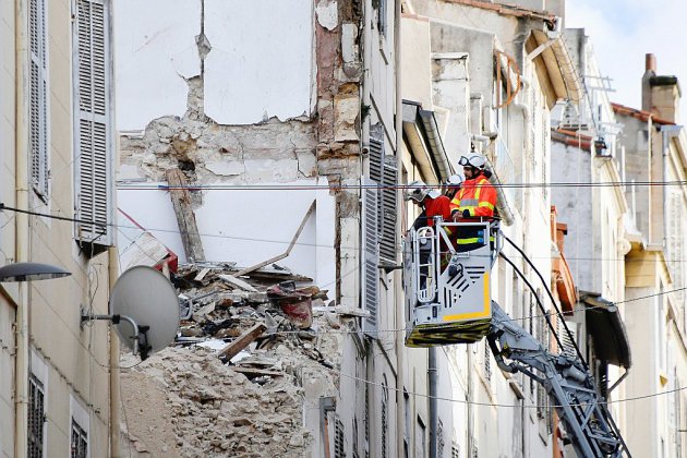 Immeubles effondrés à Marseille: une marche blanche entre tristesse et colère