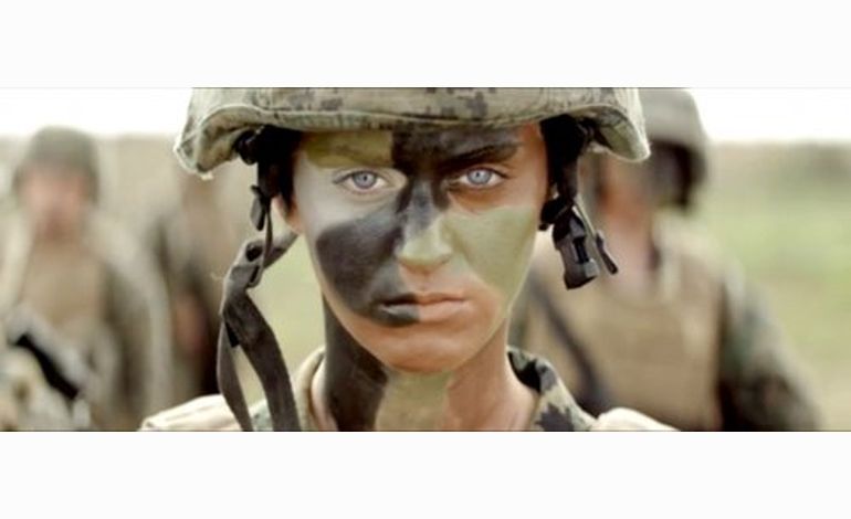 Katy Perry en soldat dans le clip de PART OF ME