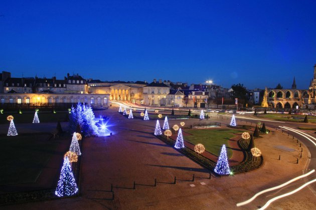 Caen. Illumination de Noël : Caen se pare d'or et d'argent