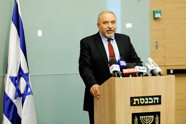 Israël : le ministre de la Défense démissionne sur Gaza, le gouvernement dans la tourmente