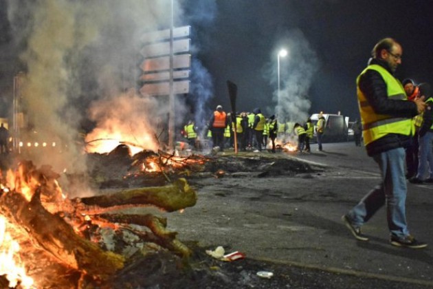 [PHOTOS] Gilets jaunes : nuit de blocage à Caen