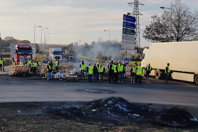 Rouen. Gilets jaunes : les transporteurs routiers "lourdement impactés"