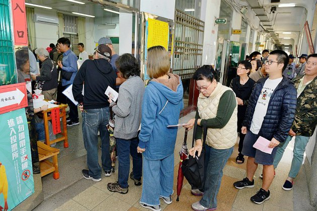 Les Taïwanais aux urnes pour des élections test