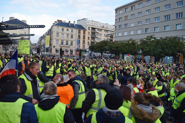 Caen. Plus de 1 000 Gilets jaunes défilent dans les rues de Caen