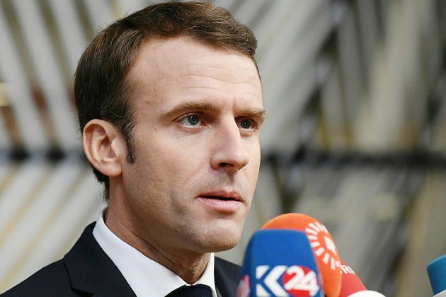 Face aux "gilets jaunes", Macron veut un "pacte social"