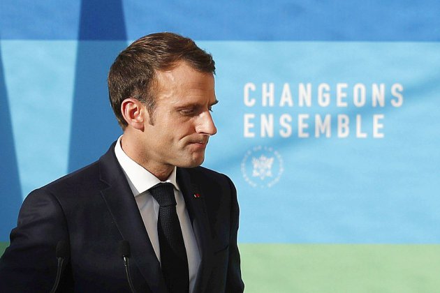 "Gilets jaunes": Macron veut aider "les fins de mois" difficiles mais maintient le cap