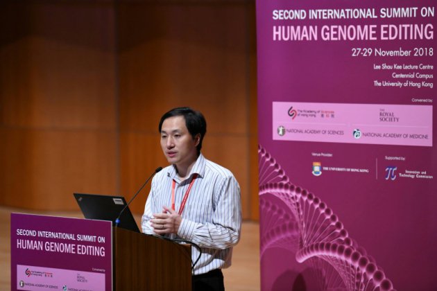 Bébés génétiquement modifiés: le chercheur chinois dit faire une "pause" dans ses essais