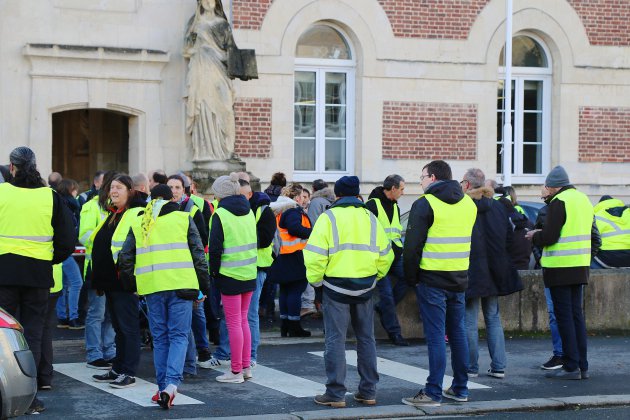 Cherbourg. À Cherbourg, les gilets jaunes soutiennent les agents de l'hôpital