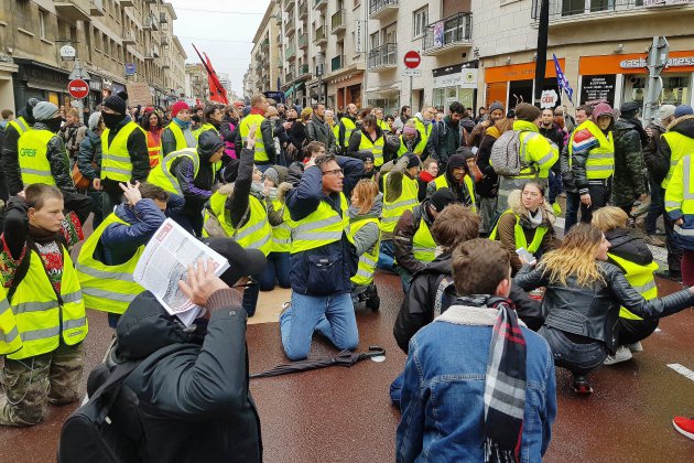 Rouen. [photos et vidéos] Gilets jaunes et marche pour le climat convergent en Seine-Maritime