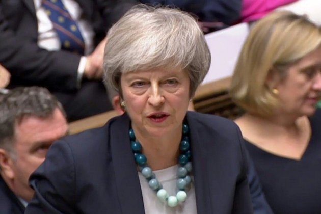 Theresa May annonce au parlement le report du vote sur l'accord de Brexit
