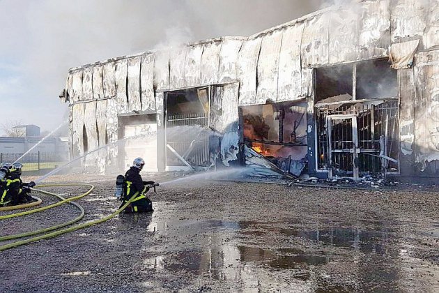 Sainte-Marie-des-Champs. Près d'Yvetot, 50 pompiers mobilisés pour un violent incendie d'entrepôt